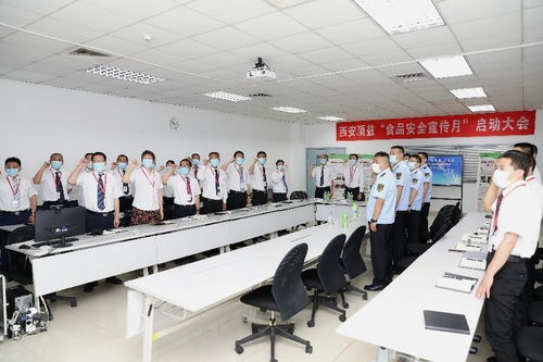 市場(chǎng)監(jiān)管深入食品工廠，嚴(yán)把餐飲管理安全關(guān)